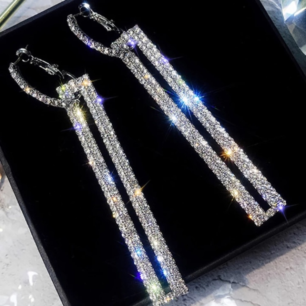 ⭐️ Long Silver Crystals Earrings